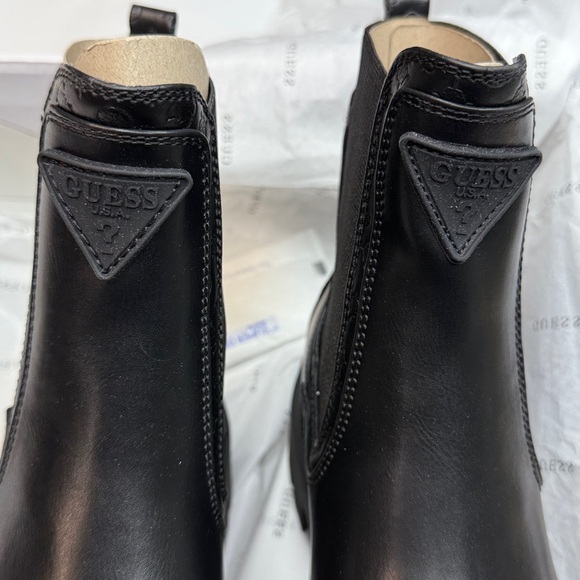 GUESS Women's Yesses Triple Triangle Lug Sole Gore Chelsea Boots- Size 9.5 - Picture 6 of 8